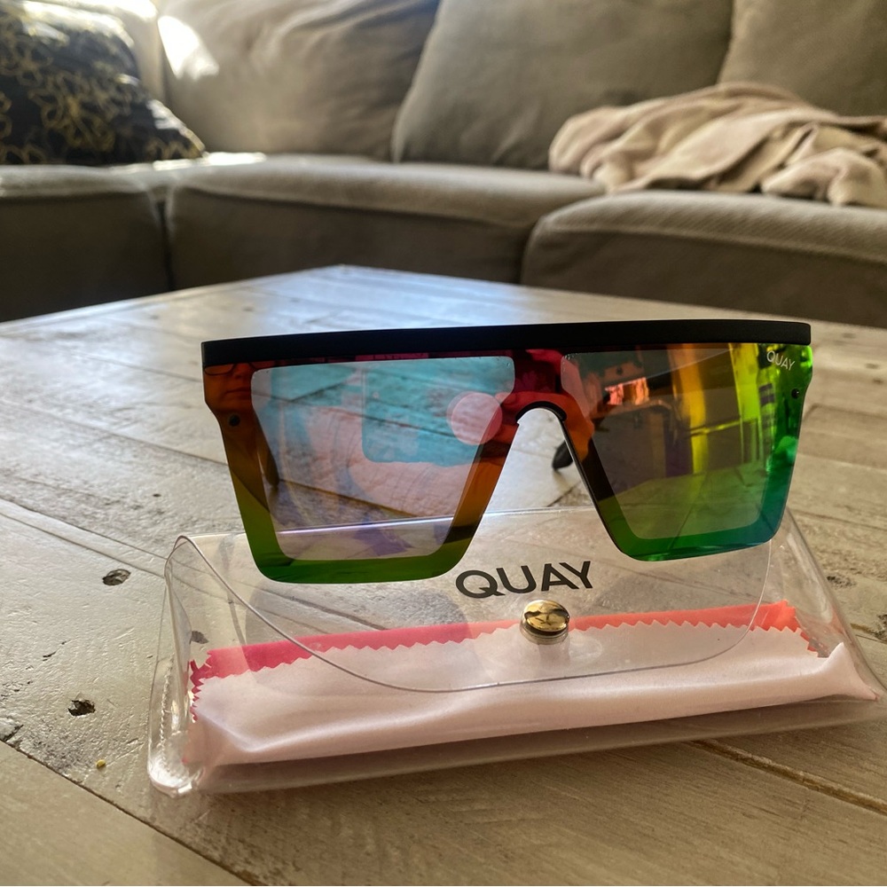 Quay Hindsight Sunglasses